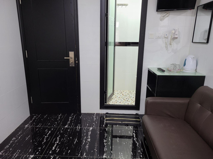 Others 5, Hostel 16, Kowloon