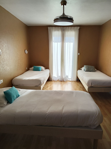 Bedroom 2, Bar Hôtel Restaurant le Sporting, Haute-Garonne