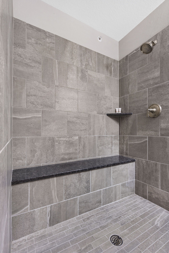 Bathroom 4, Luu Luu's Vacation Home, Taney