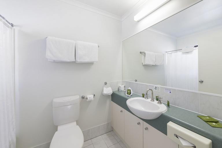 Bathroom 5, Parkview Apartments, Brisbane