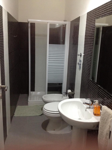 Bathroom 5, Central Hostel Milano, Milano