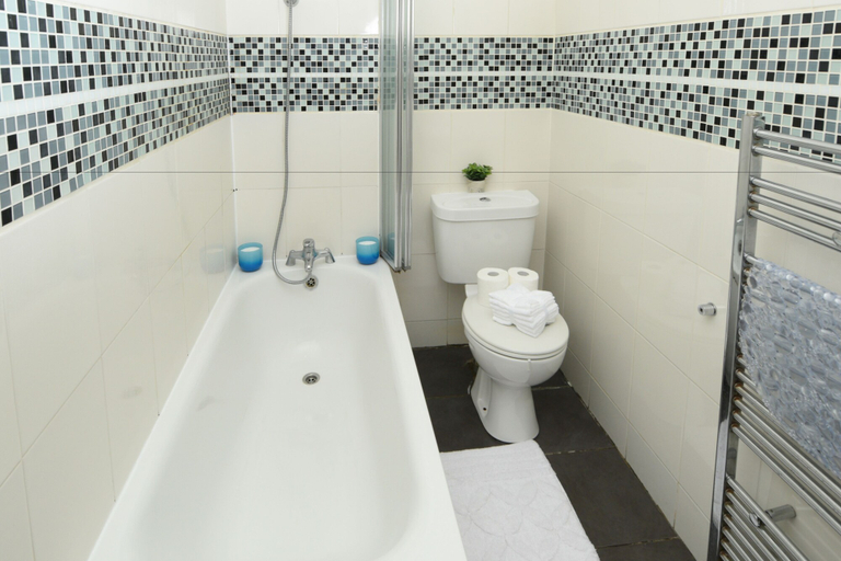Bathroom 3, Grand Apartments Fulham Palace, London