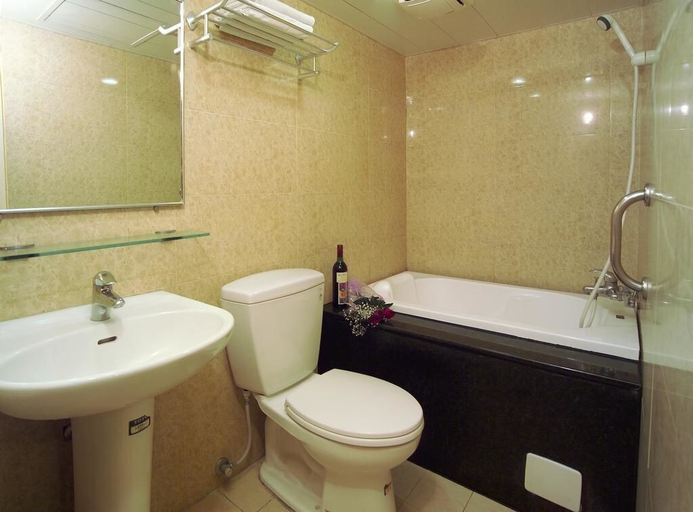Bathroom 4, Hua Tai Hotel, Hsinchu City