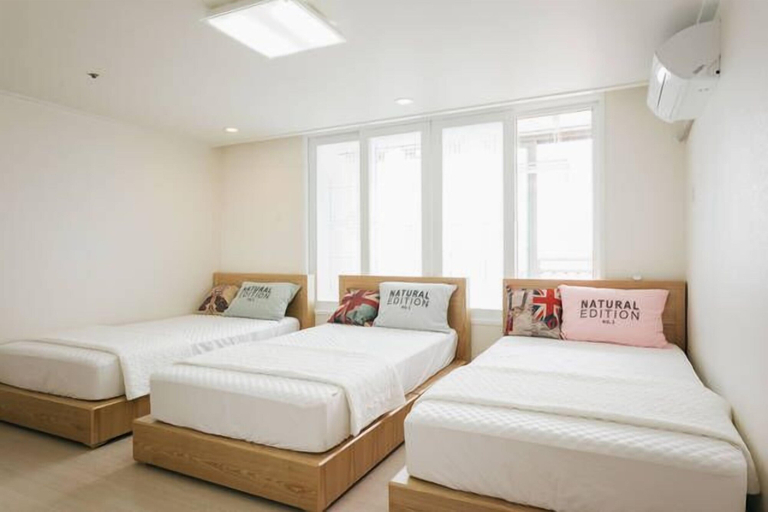 Bedroom 3, Spacious Apartment in Central Seoul, Seongdong