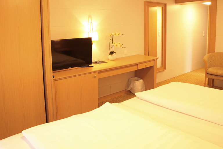 Bedroom 3, Hotel & Restaurant Bei Baki, Region Hannover