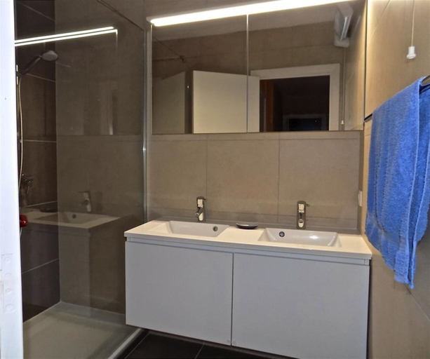 Bathroom 2, Europaplein Seaside Apartment, West-Vlaanderen