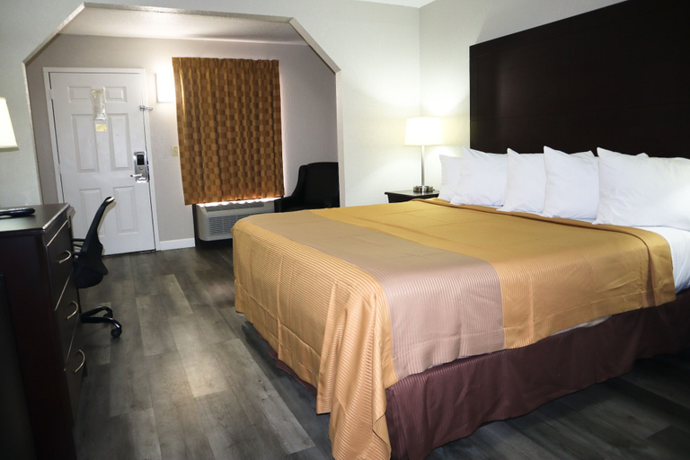 Bedroom 3, Days Inn by Wyndham Moulton, Lawrence