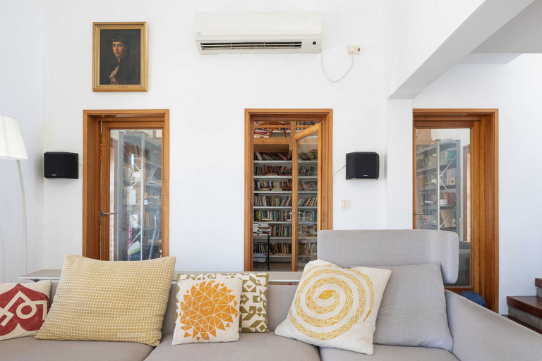Bedroom 3, Secret Garden by TLV2RENT