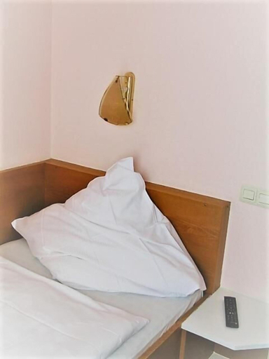 Bedroom 2, Hotel Birkeneck, Offenbach