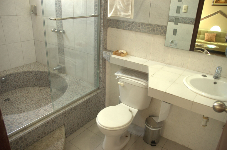 Bathroom 3, Hotel Air Suites, Guayaquil