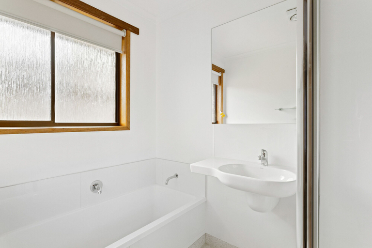 Bathroom 4, Riverfront Motel & Restaurant, Glenorchy