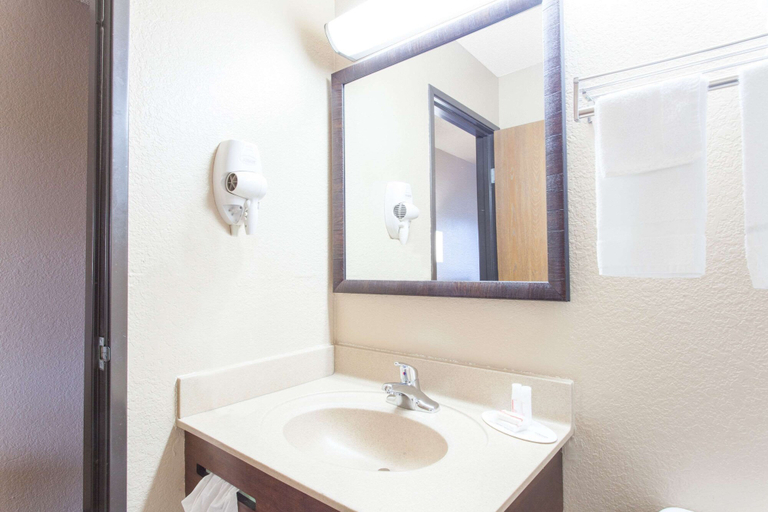 Bathroom 4, Super 8 by Wyndham Norton VA, Norton