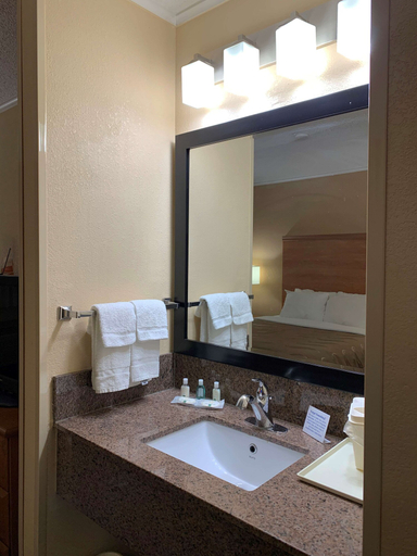 Bathroom 5, Quality Inn Ottawa near Starved Rock State Park, La Salle