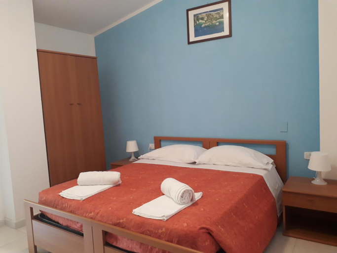 Bedroom 3, Pensione Nettuno, Salerno