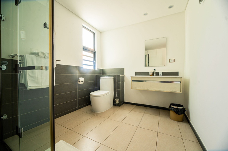 Bathroom 4, Toparadis Guest House