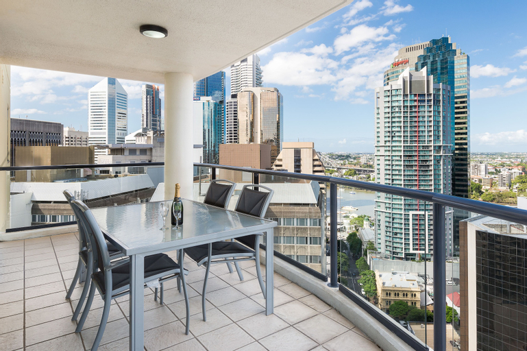 Exterior & Views 3
