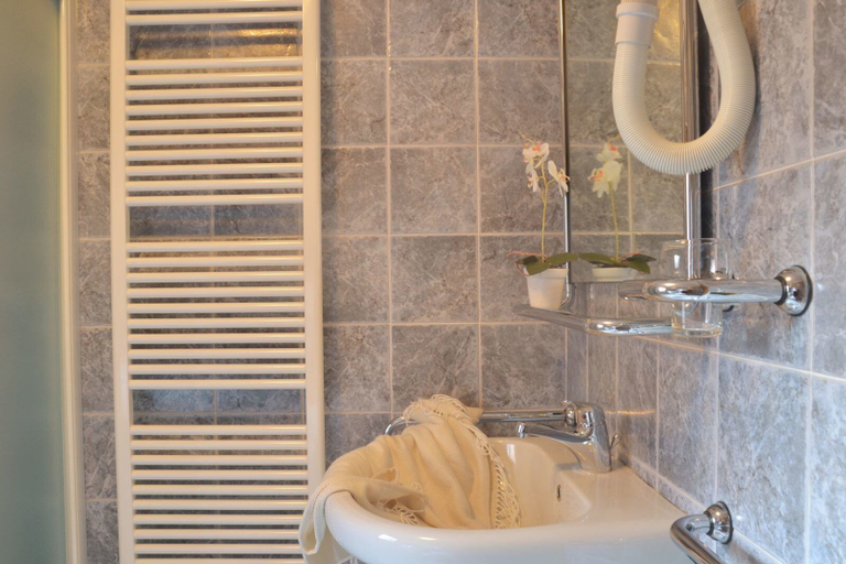 Bathroom sink, Casa il Balconcino - WelcHome, Verbano-Cusio-Ossola