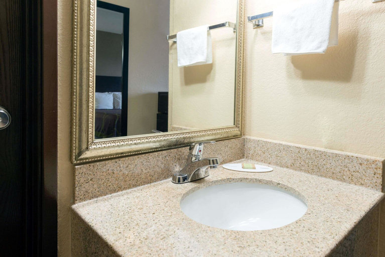 Bathroom 4, Super 8 by Wyndham Springfield East, Sangamon