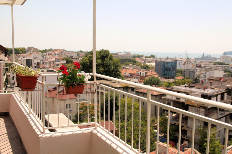 Others 4, Sea view apartment in the city heart, Varna