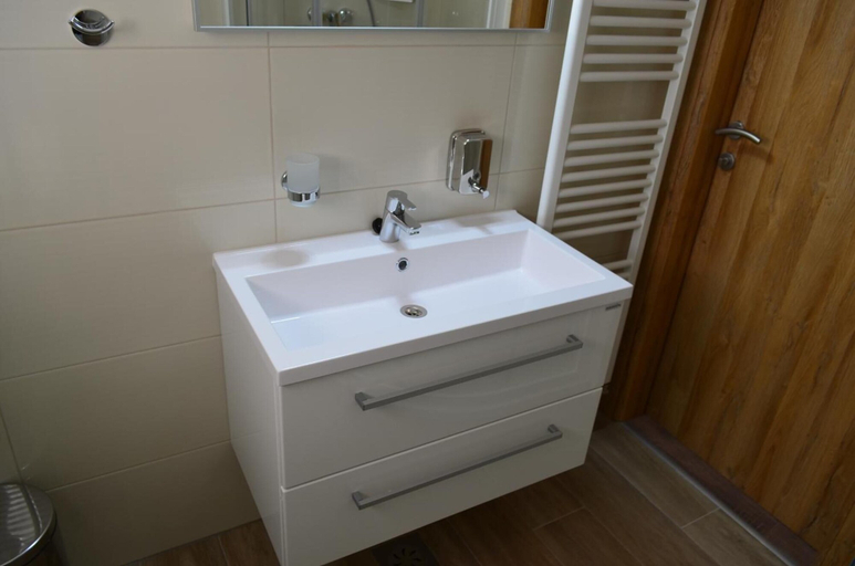 Bathroom 4, Natura Plitvice Lakes, Plitvička Jezera
