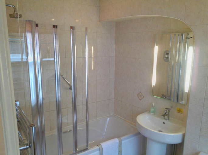 Bathroom 4, The Kings Head Hotel, Herefordshire