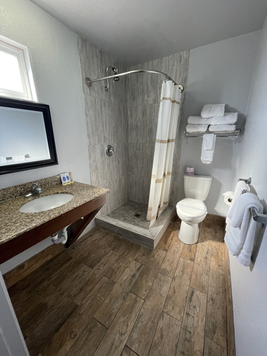 Bathroom 4, Pacific Inn, San Luis Obispo