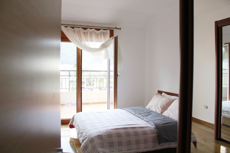 Bedroom 2, Cozy Family Apartment