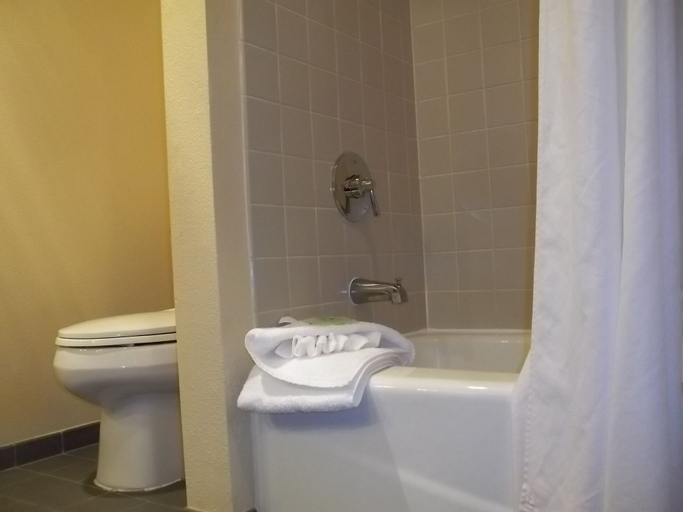 Bathroom 4, Inn at Port Gardner-Everett Waterfront, an Ascend Collection Hotel, Snohomish
