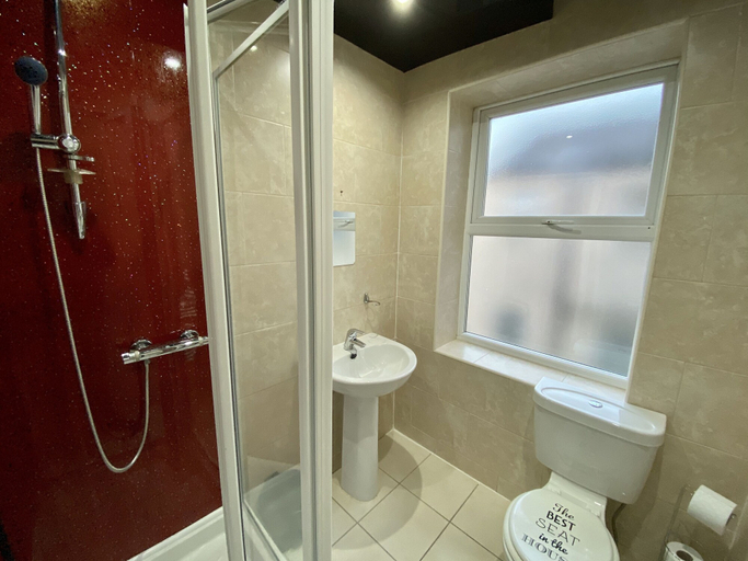 Bathroom 3, Callerton House, Newcastle upon Tyne