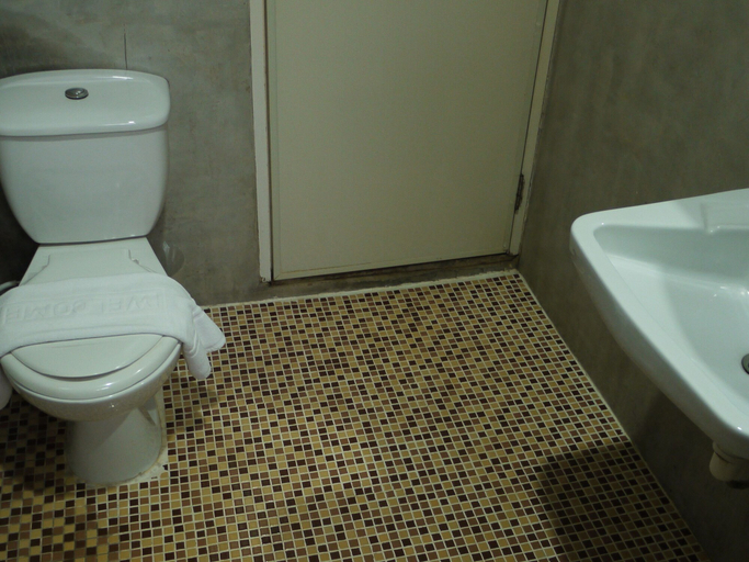 Bathroom 3, Reera Resort, Hua Hin