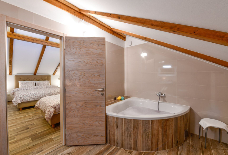 Bathroom, Villas Joja, Gospić