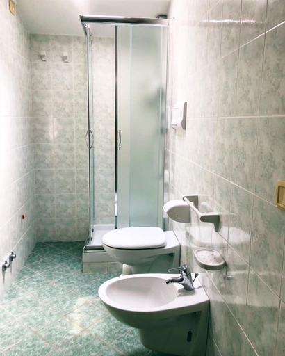 Bathroom 4, Residence Chiesiola, Foggia