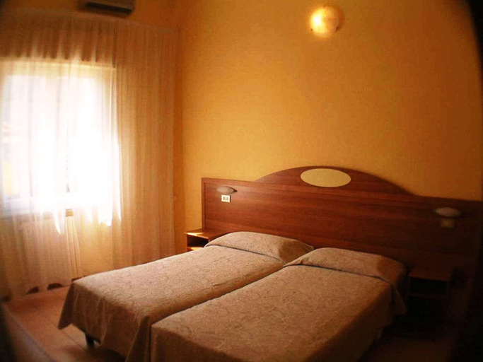 Bedroom 2, BH COLOMBO Hotel Boschetto Holiday, Lucca