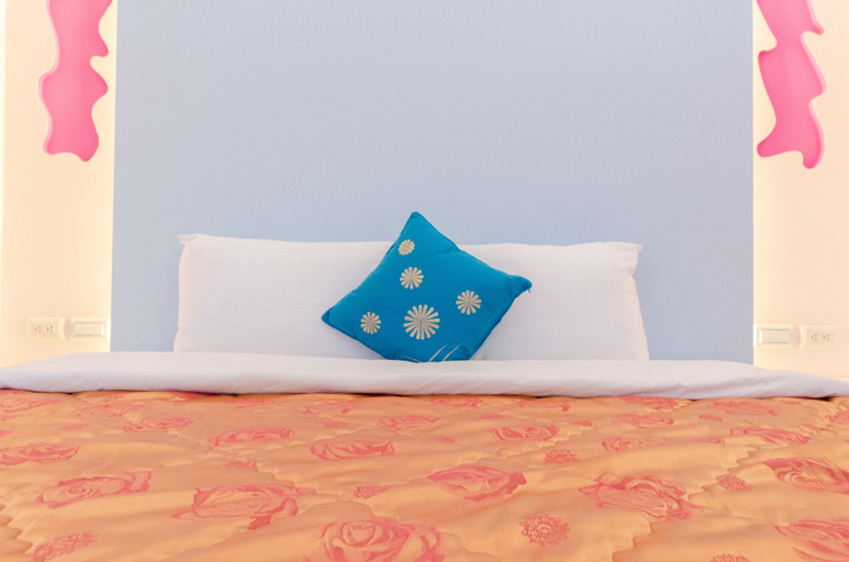 Bedroom 2, Yellow Submarine, Pingtung