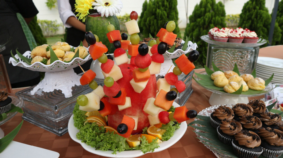 Food & Drinks 16