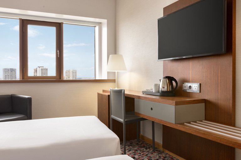 Bedroom 2, Ramada by Wyndham Lisbon, Lisbon