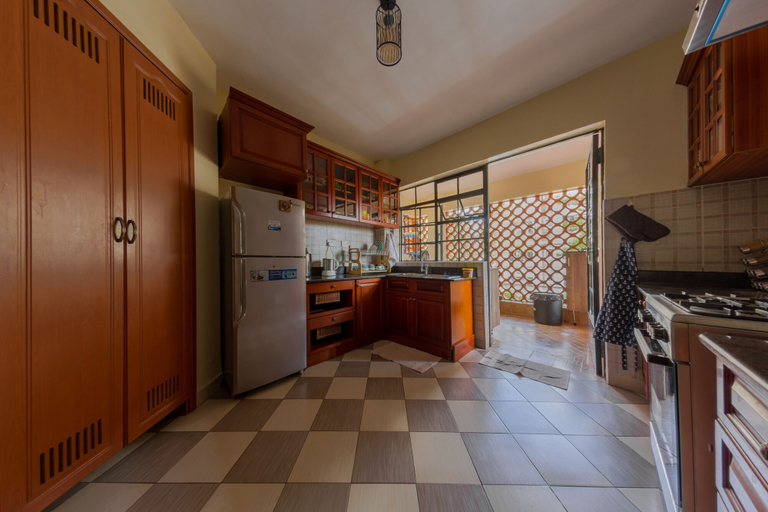 Others 5, Zanna Guests, Dagoretti North
