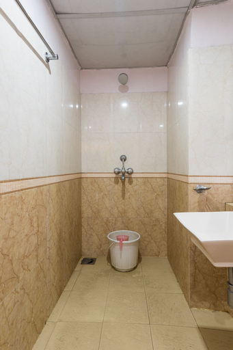 Bathroom 4, Bentleys Hotel Colaba, Mumbai City