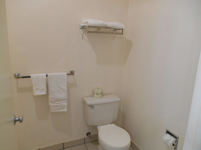 Bathroom 4, GuestHouse Enumclaw, King