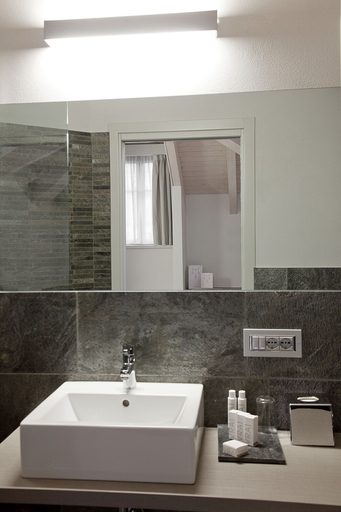 Bathroom 3, Hotel di Varese, Varese