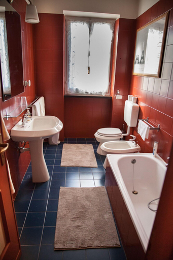 Bathroom, La Tenuta La Meirana, Alessandria
