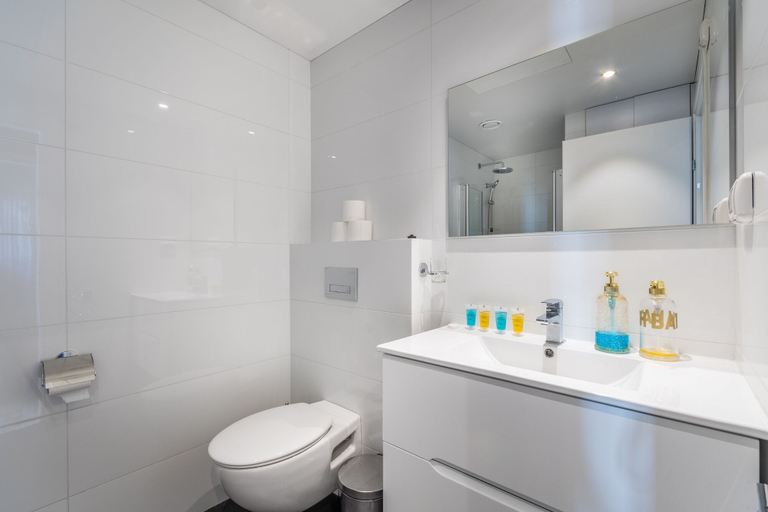 Bathroom, Front of Beach - Trumpeldor Street