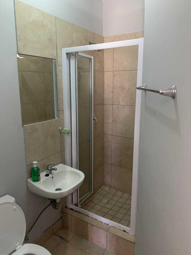 Bathroom 5, Annex Lodge, City of Cape Town