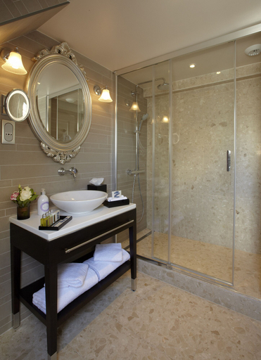Bathroom 5, La Clef Louvre Paris by The Crest Collection, Paris