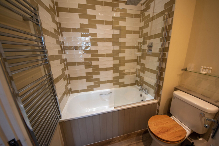 Bathroom 5, Norfolk Arms Hotel, West Sussex