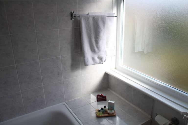 Bathroom 4, The Kenbury, Isle of Wight