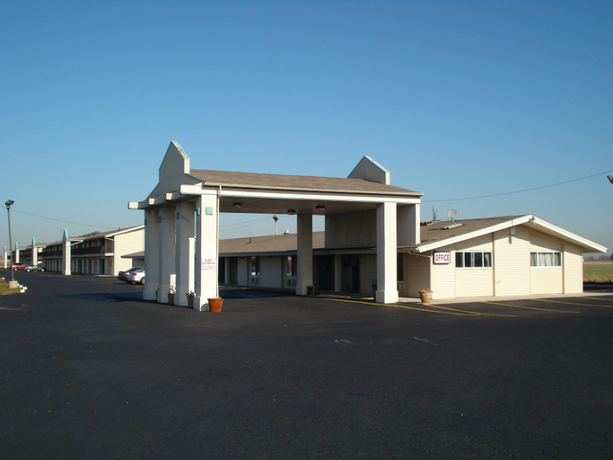 Regency Inn Perrysburg, Wood