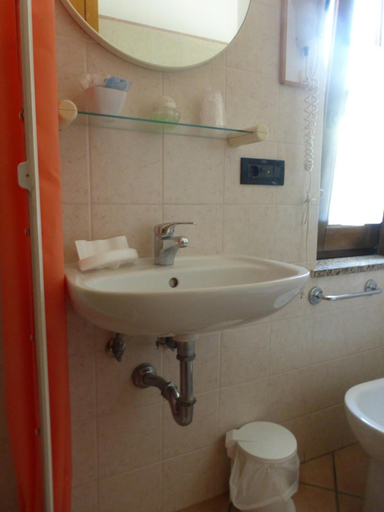 Bathroom 5, Al Casolare, Ancona