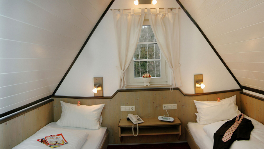 Bedroom 4, Waldhotel Forsthaus Remstecken, Koblenz