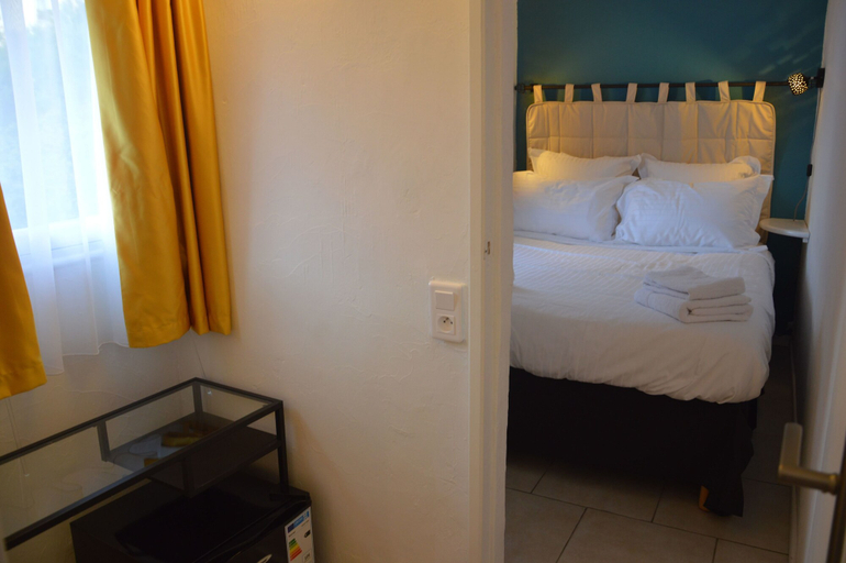 Bedroom 4, Hotel Castellamar, Var